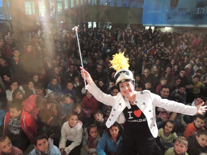 Spectacle de magie de rue lors de la Nuit magique à l’Historial de la Vendée