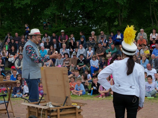 Spectacle de Magie de rue à la Fête des Fraises !